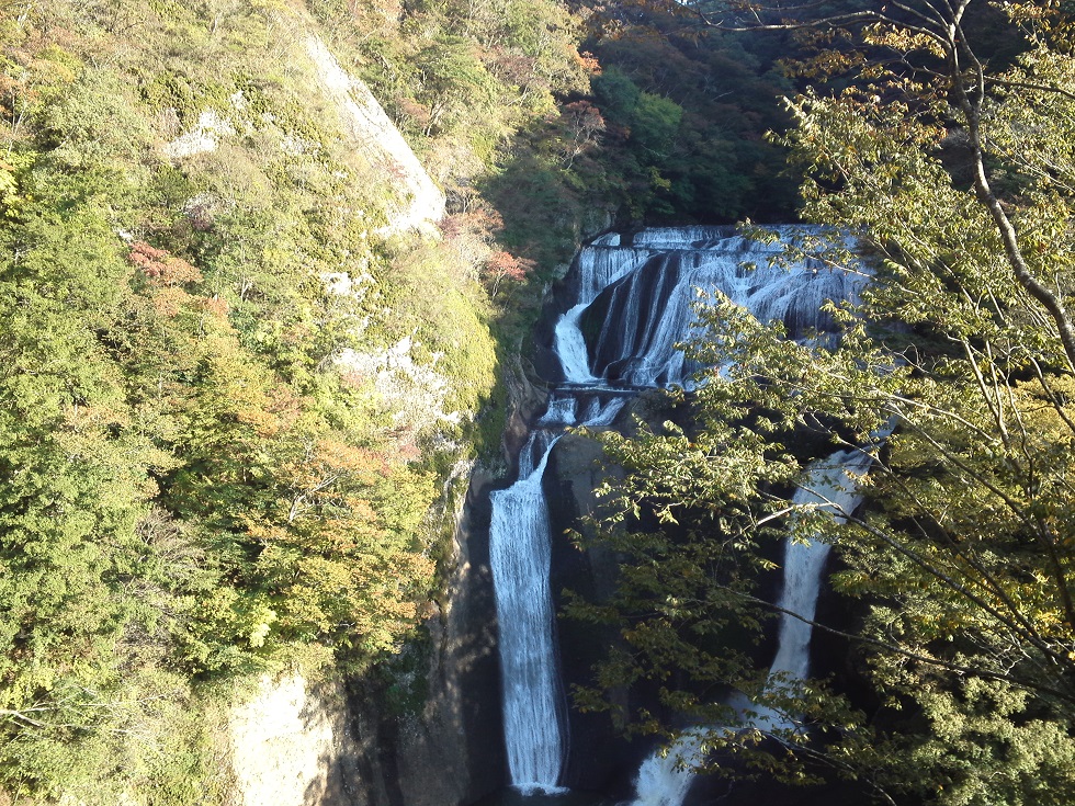 観瀑台から眺める袋田の滝