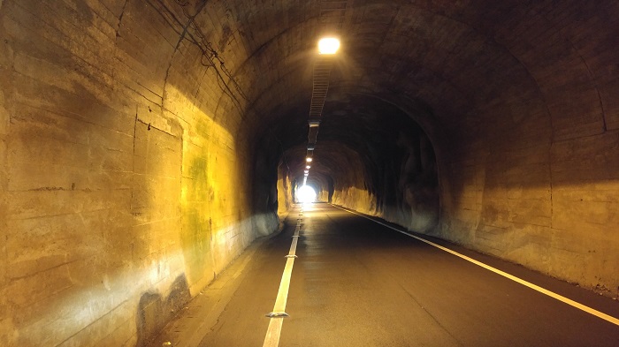 トンネル内の写真