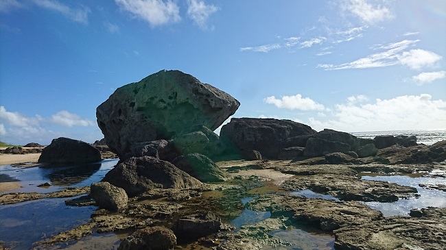 巨岩が目を引く大瀬海岸